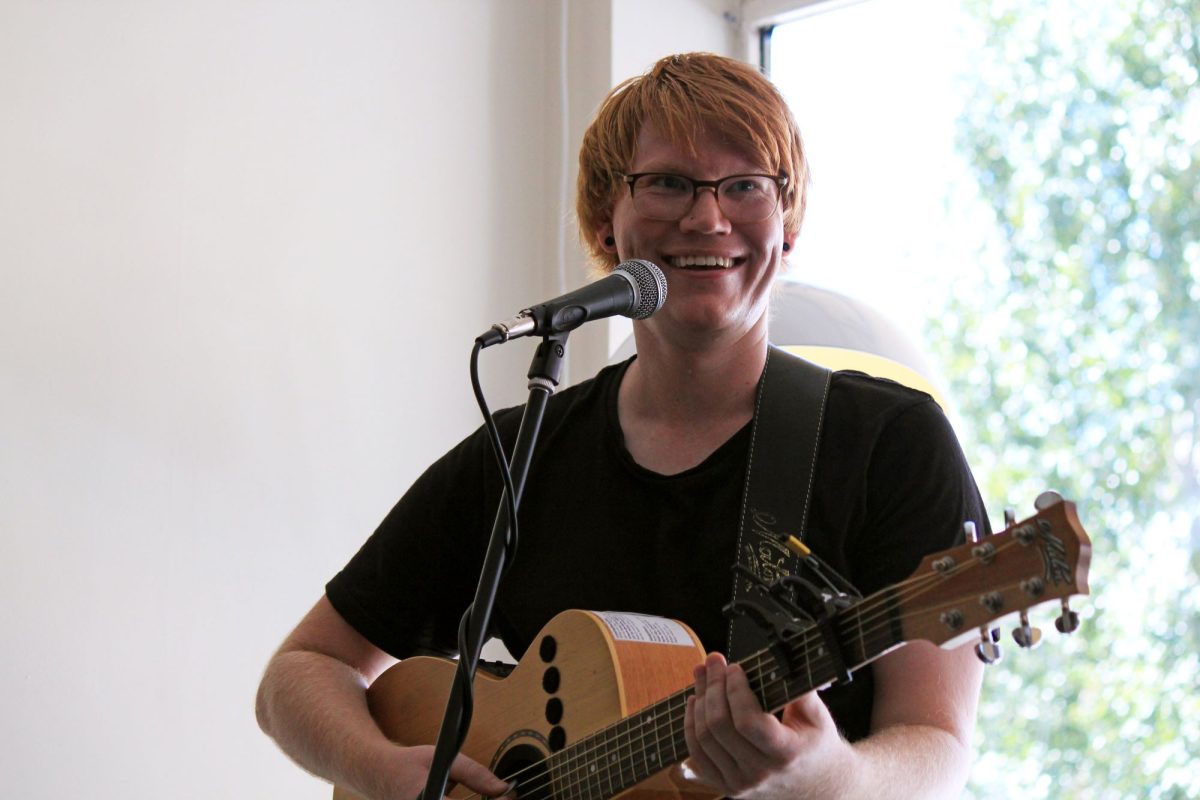 Toby Mobbs playing live
